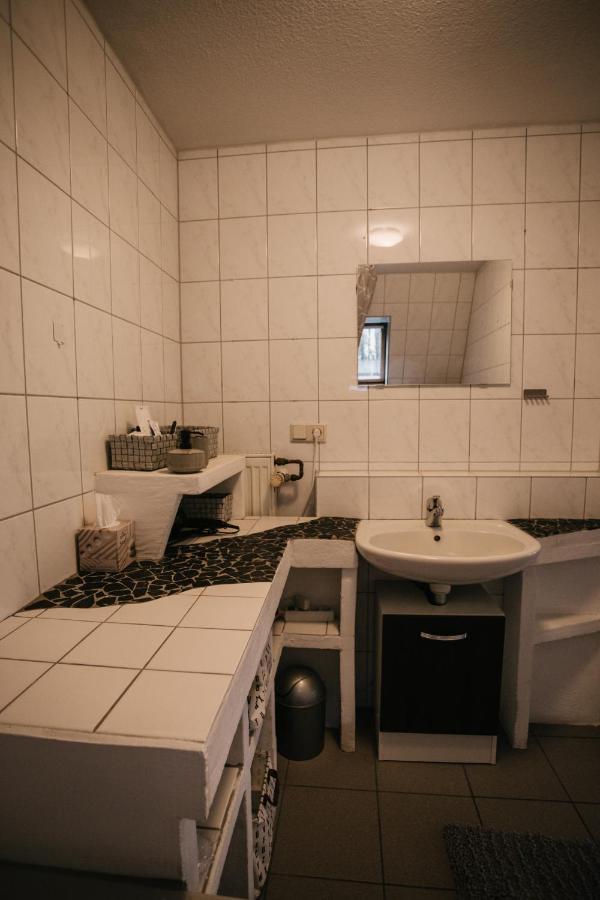 Eigenes Maisonettehaus In Idyllischer Lage Mit Balkon, Nahe Messe, 24H Self-Check In, Gratis Parken Schwabach Exterior foto